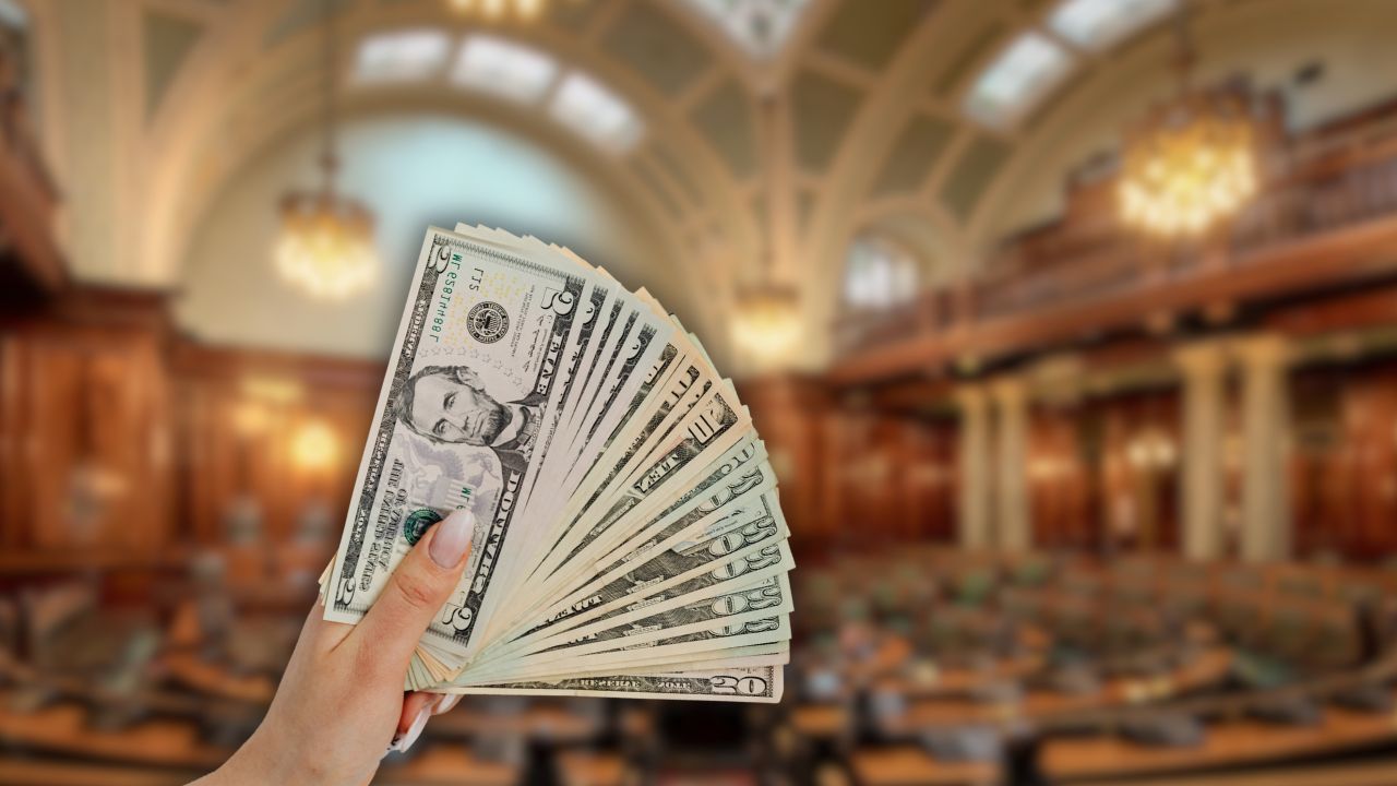 “Economía de guerra”, pero con beneficios millonarios para parlamentarios