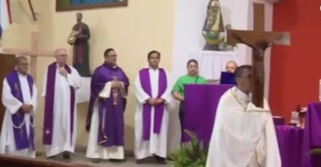Vía Crucis en la parroquia Sagrada Familia