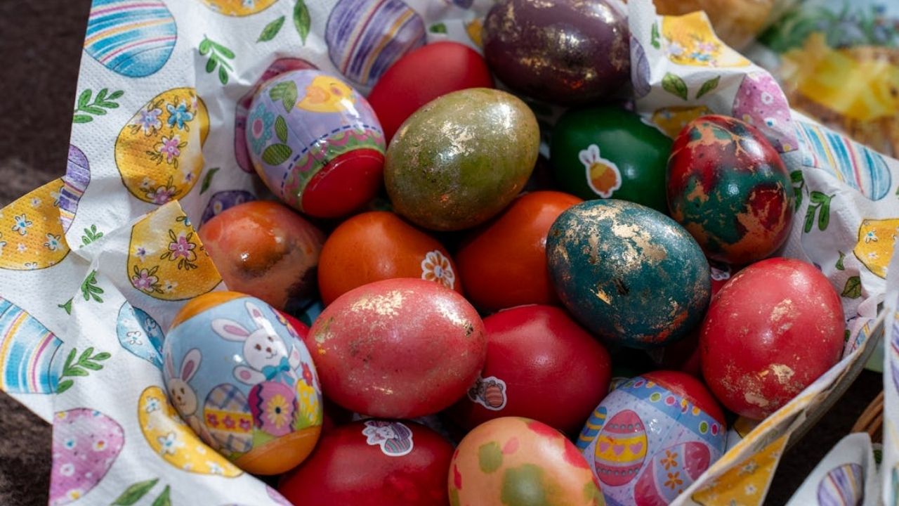 La tradicional búsqueda de huevos de Pascua revive juegos, recuerdos y consejos familiares