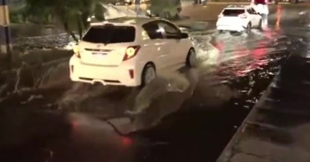 Reclamo en Luque: agua acumulada complica el tránsito