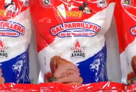 Presentan nueva sal parrillera yodada de Mickey para carnes asadas