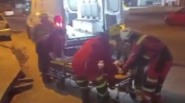 Violento choque entre automóvil y ambulancia