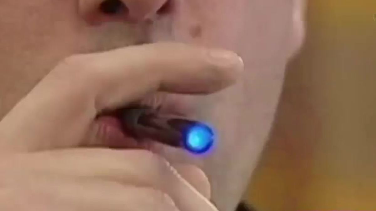 El uso de vapeadores sigue en aumento y preocupa a especialistas.