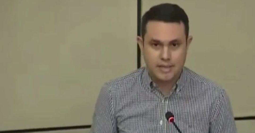 Escándalo político: Hernán Rivas renuncia al Senado