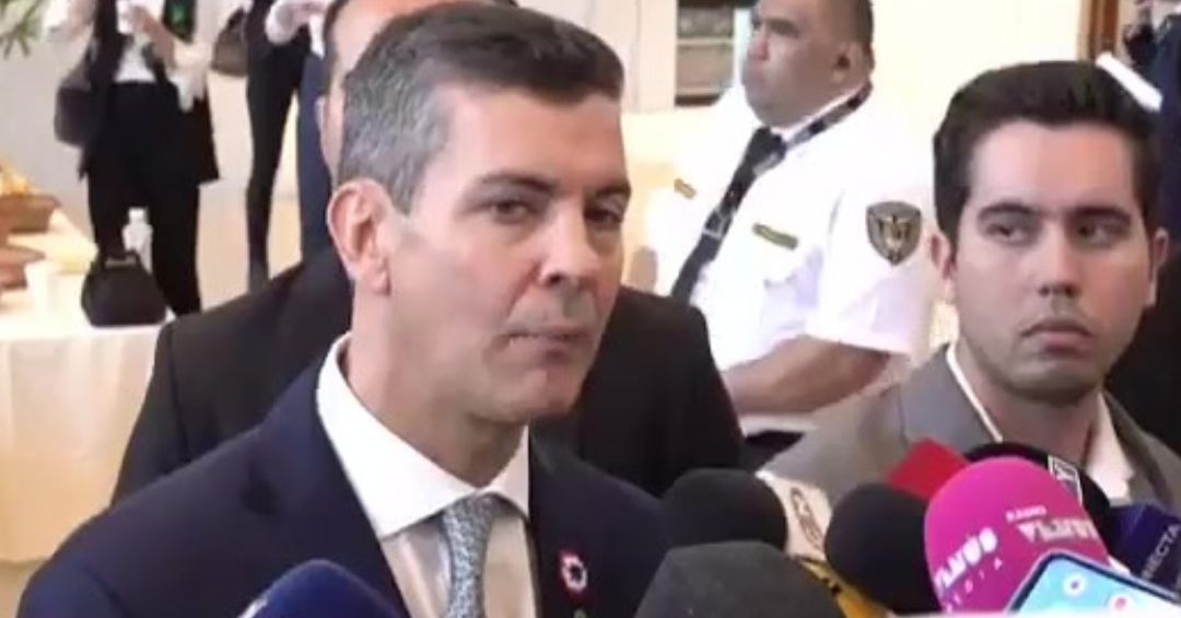 Peña insta a comercios a reflejar caída del dólar en precios