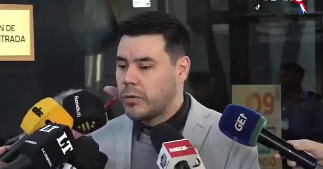 Senado acepta renuncias de Erico Galeano y Hernán Rivas