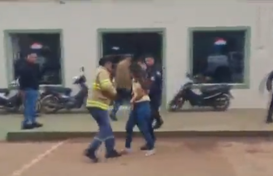 Murió el hombre que mantuvo de rehén a una mujer e